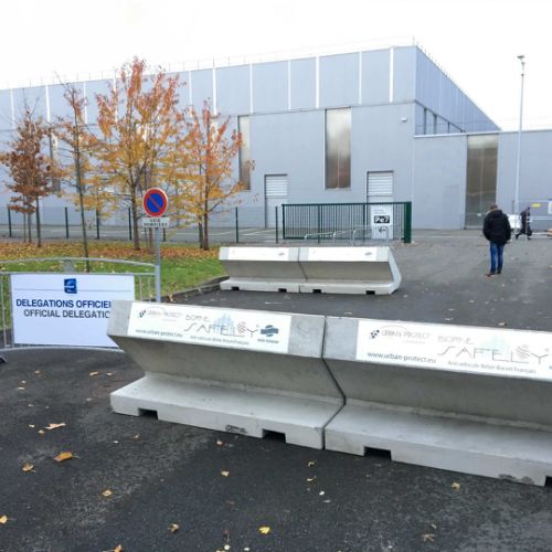borne de defense en béton anti véhicule belier borne safely par Urban-Protect