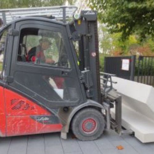 borne de defense en béton anti véhicule belier borne safely par Urban-Protect