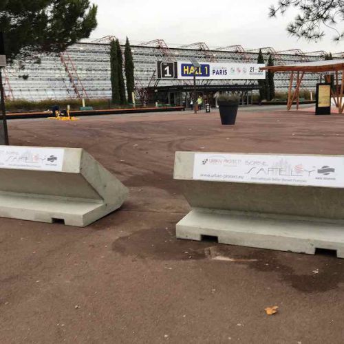 borne de defense en béton anti véhicule belier borne safely par Urban-Protect