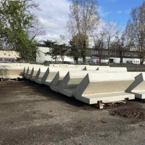 borne de defense en béton anti véhicule belier borne safely par Urban-Protect