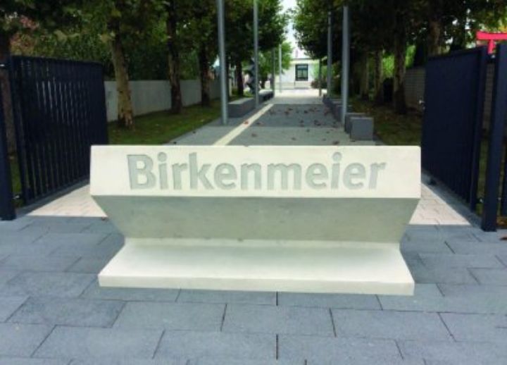 Borne béton pour la sécurité des accès piétons en béton brevet français